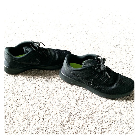 black nike shoes with rose gold swoosh